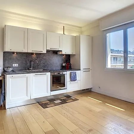 3 Pieces Ensoleille A Deux Minutes A Pied De La Croisette, Apartment